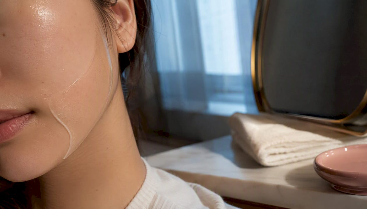 Hydrogel mask becoming transparent on cheek